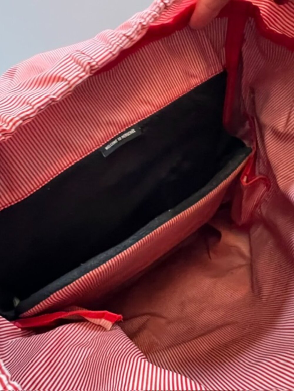 The Herschel Supply Co Retreat Backpack w/Laptop Slot Drawstring Closure Black - Picture 4 of 16